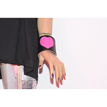 Kinksters Pink Heart Button: Boldly Beautiful Pink